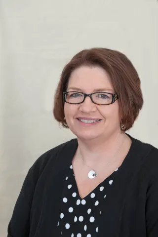 Toni Heimes Headshot