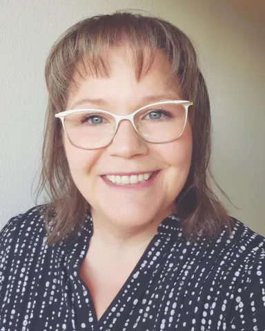 Jenn Dillinger Headshot