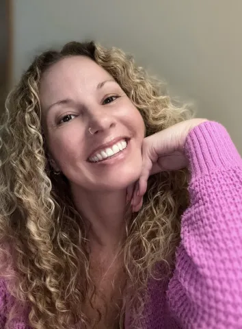 Steph Bippes Headshot